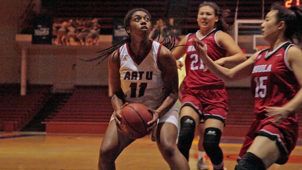 WBB - Aari'yanna Sanders (photo by Mason Verhees)